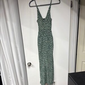 Green and White Sleeveless Jumper